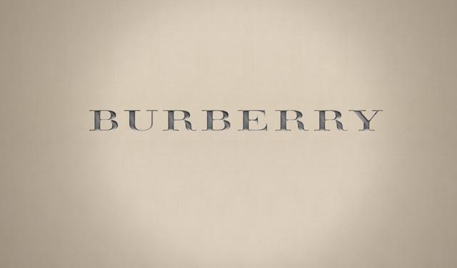 Prihodi Burberryja dve milijarde funti