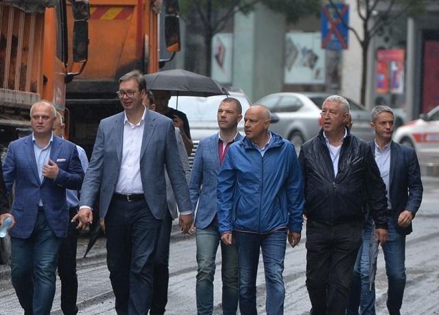 Predsednik obišao radove na Trgu, kad tamo radnik 30 godina stariji od njega
