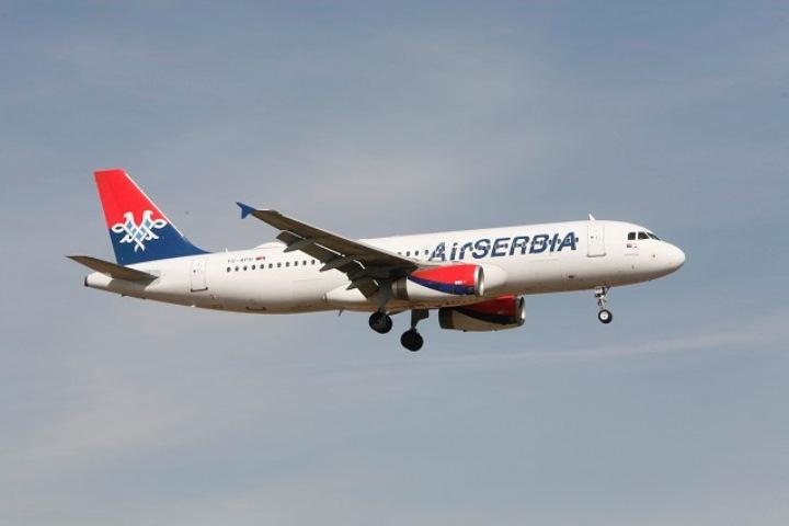 Poleteo avion iz Kine ka Srbiji: Stižu lekari i pomoć