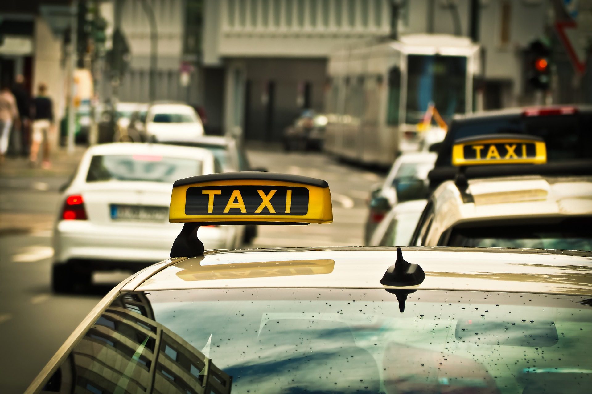 Taksisti traže povećanje cena: Jedna od opcija – start 300 rsd (foto)