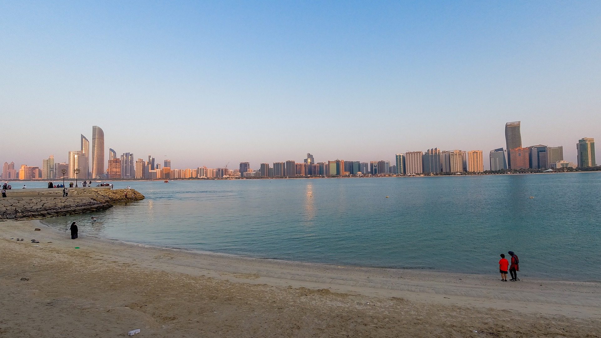 abu-dhabi-5249641_1920.jpg